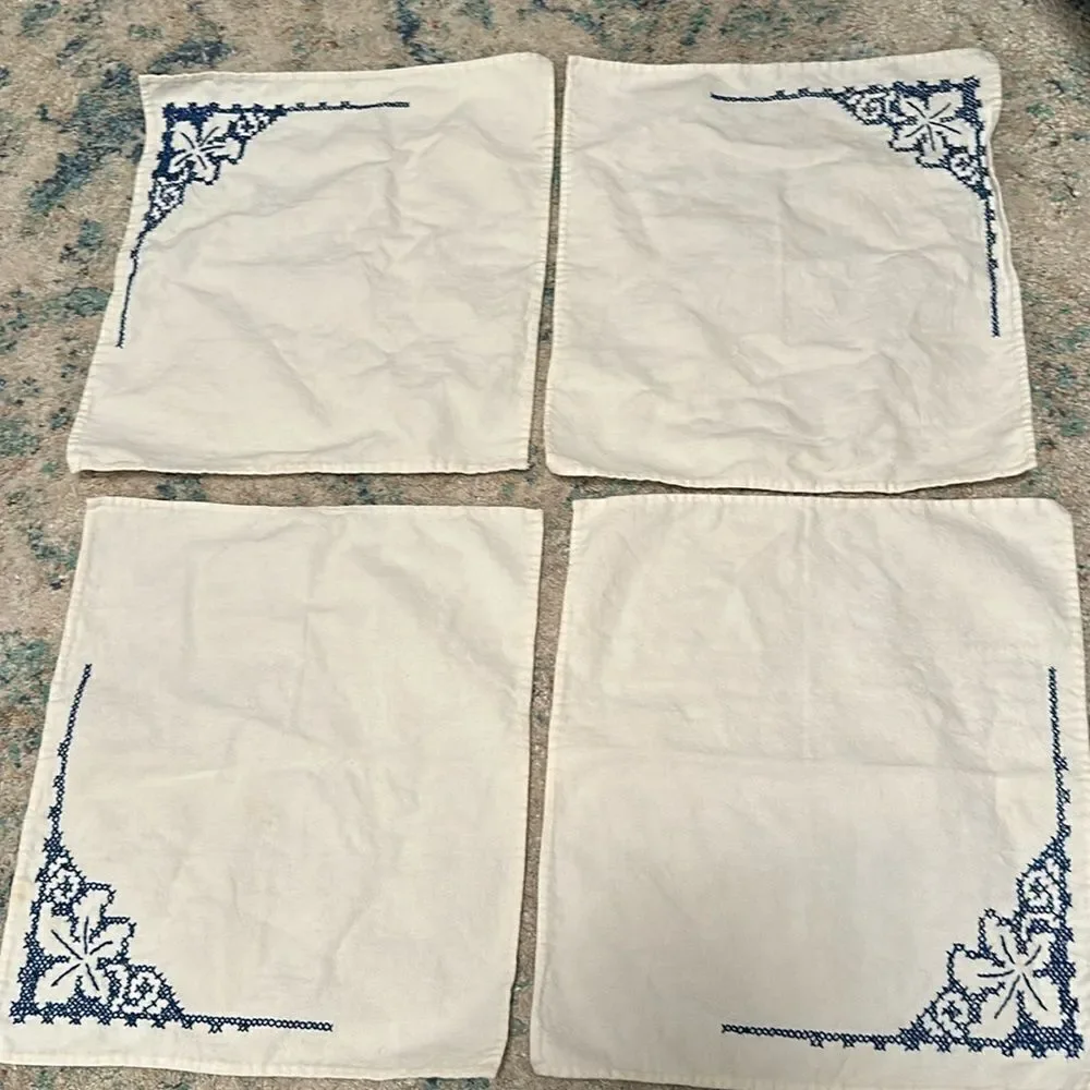 Vintage Embroidered Table Linens (napkins) Lot of 4